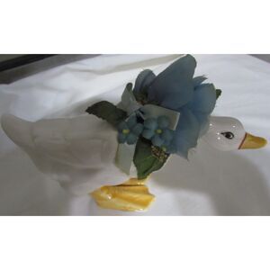 Vintage ceramic duck goose with blue flowers artistic gifts made in Taiwan 1970
